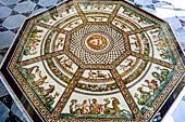 San Pietroburgo - museo dell'Ermitage, il mosaico del pavimento della Sala del Padiglione. 